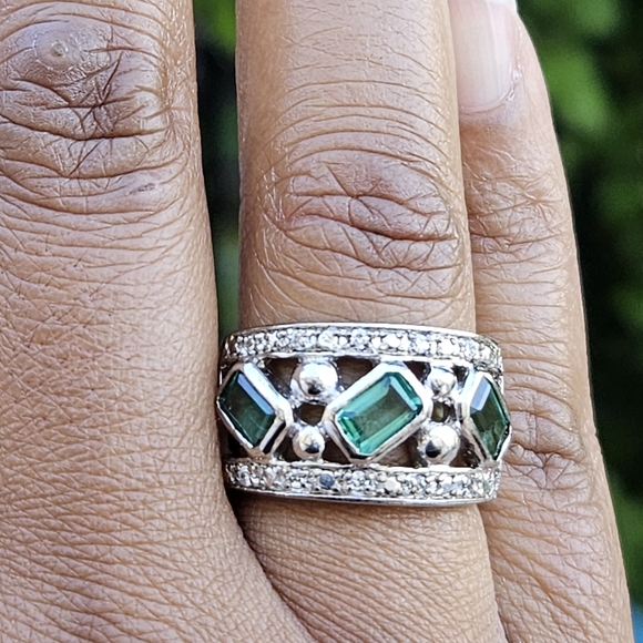 Green Quartz (.9tcw) Platinum Technibond Size 7 Ring with Warranty - Picture 3 of 13